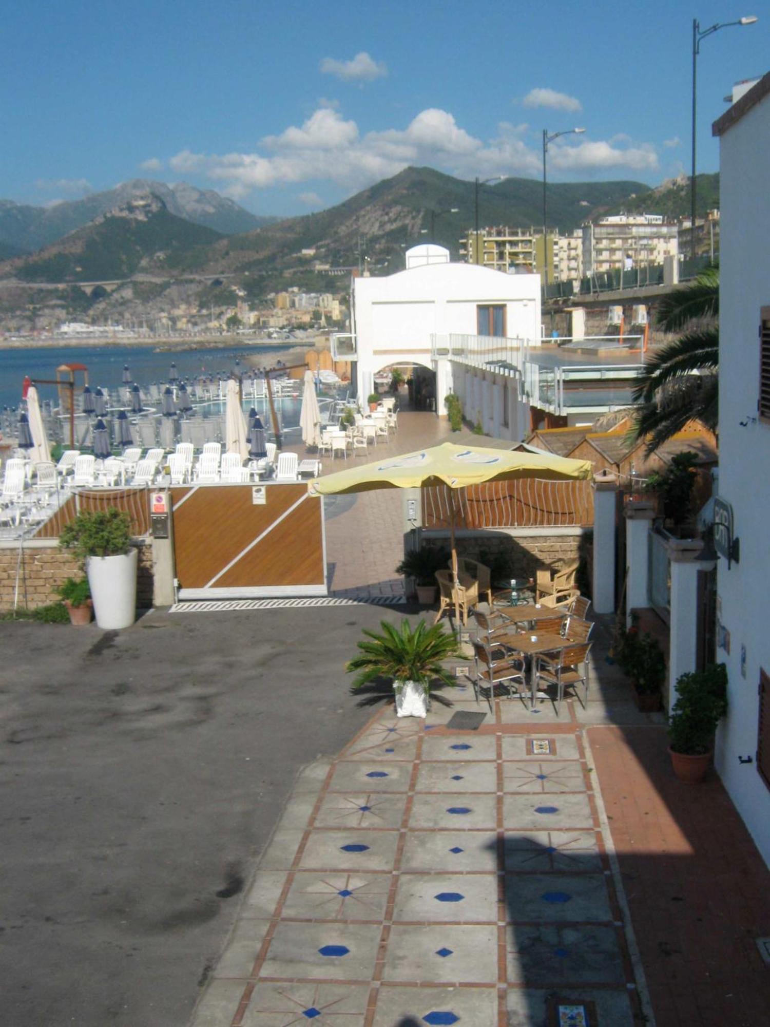 Beach Hotel 14Leoni B&B Salerno Exterior photo