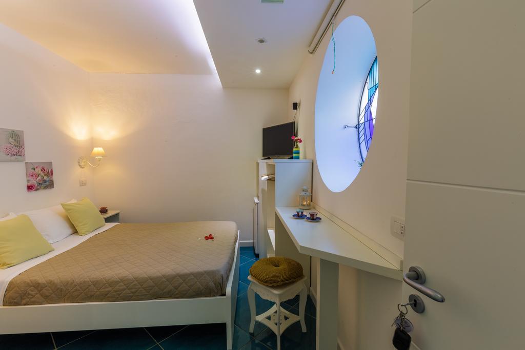 Beach Hotel 14Leoni B&B Salerno Exterior photo